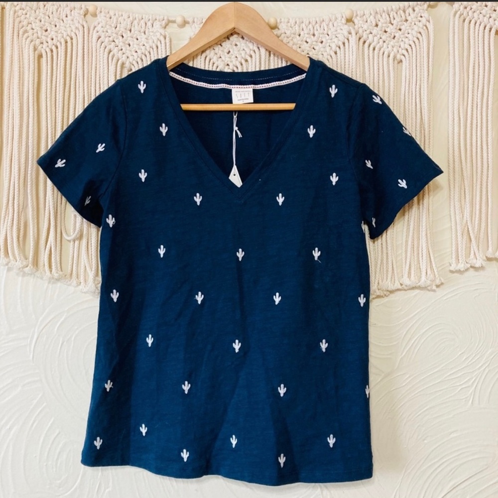 🌻SALE 5/$50 or 10/$75🌻 Skies are blue embroidered cactus T shirt